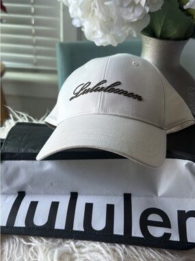 lululemon athletica Men’s Cream Script Logo Baseball Cap